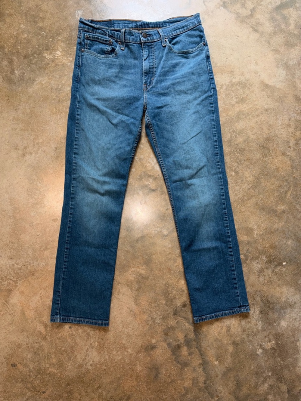 Levi's 514 - Medium Blue Straight Leg Denim Jeans - Picture 2 of 8